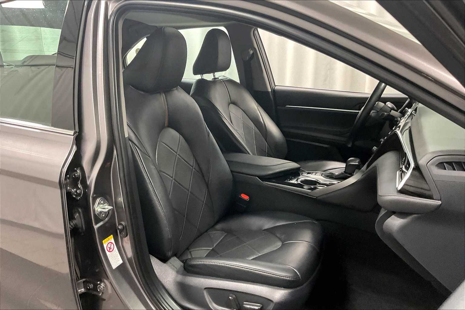 2018 Toyota Camry Hybrid XLE - Photo 11