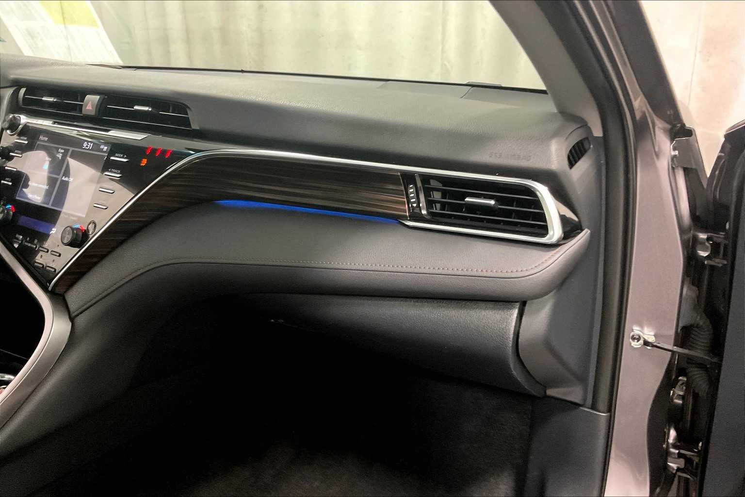 2018 Toyota Camry Hybrid XLE - Photo 13