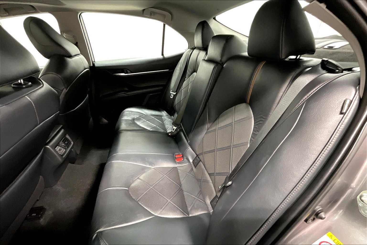 2018 Toyota Camry Hybrid XLE - Photo 15
