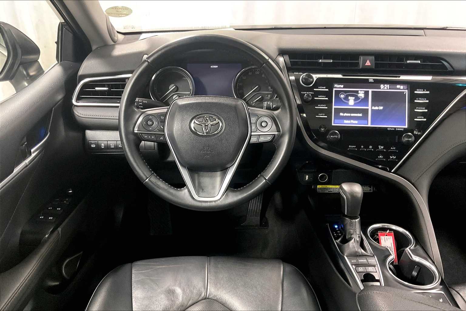 2018 Toyota Camry Hybrid XLE - Photo 17