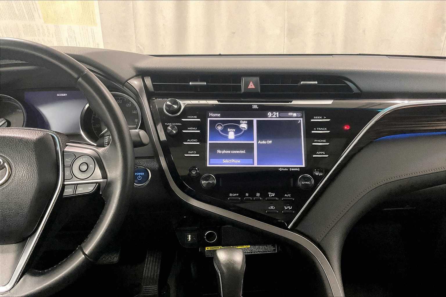 2018 Toyota Camry Hybrid XLE - Photo 18