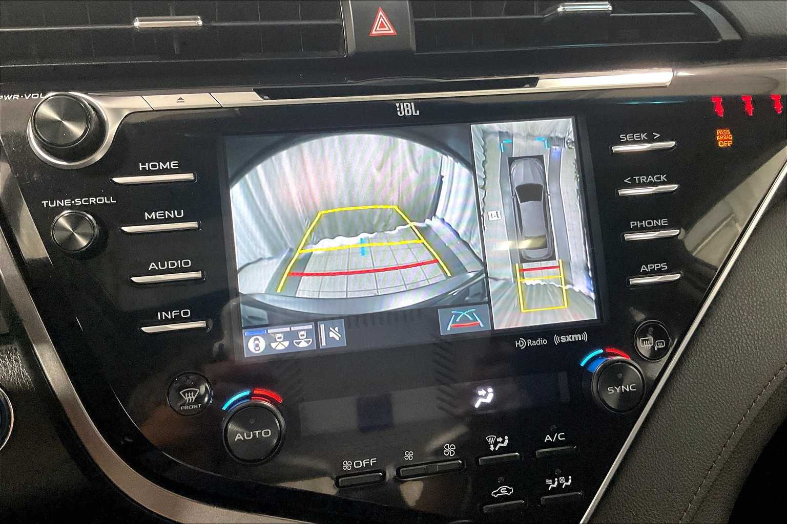 2018 Toyota Camry Hybrid XLE - Photo 19