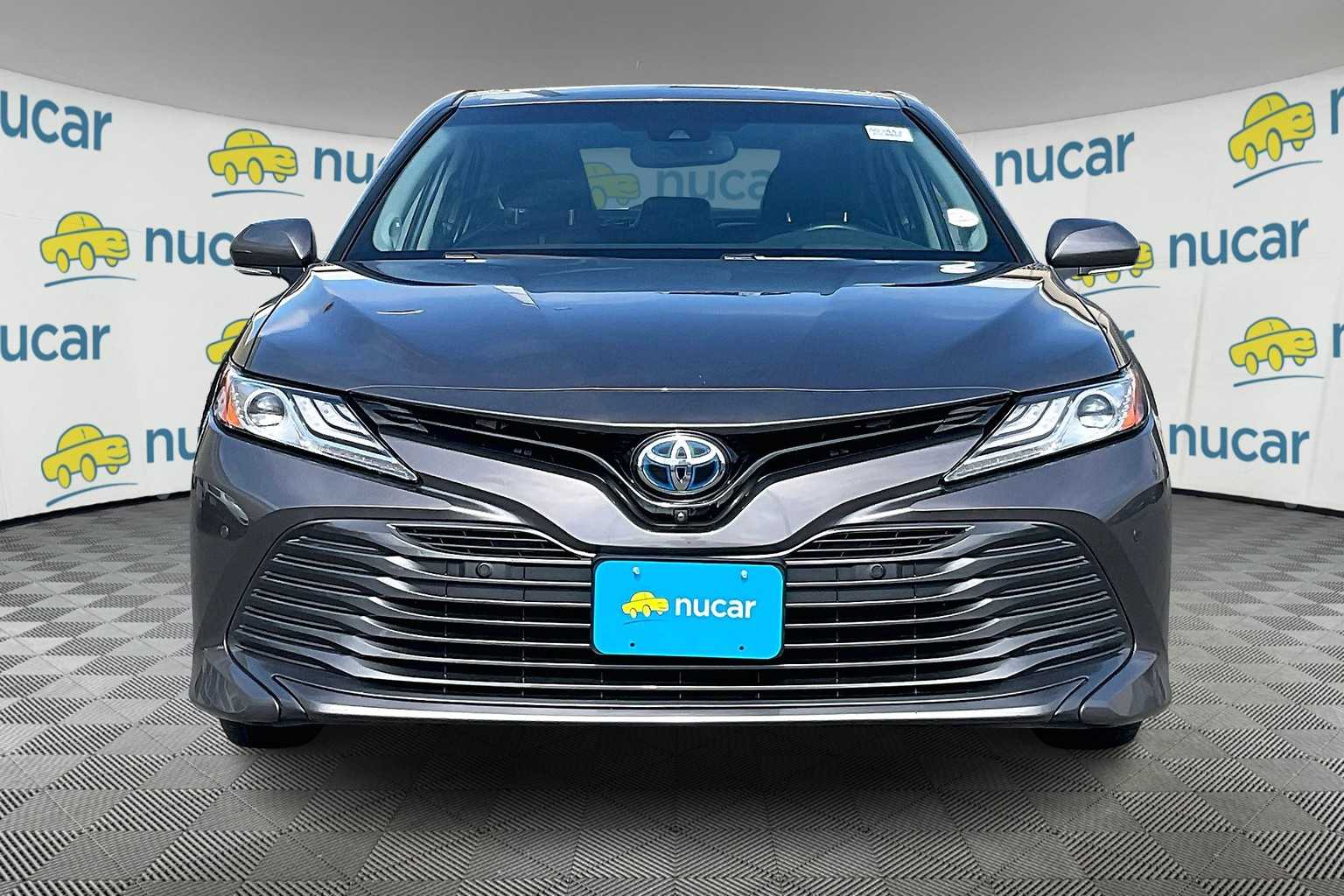 2018 Toyota Camry Hybrid XLE - Photo 2