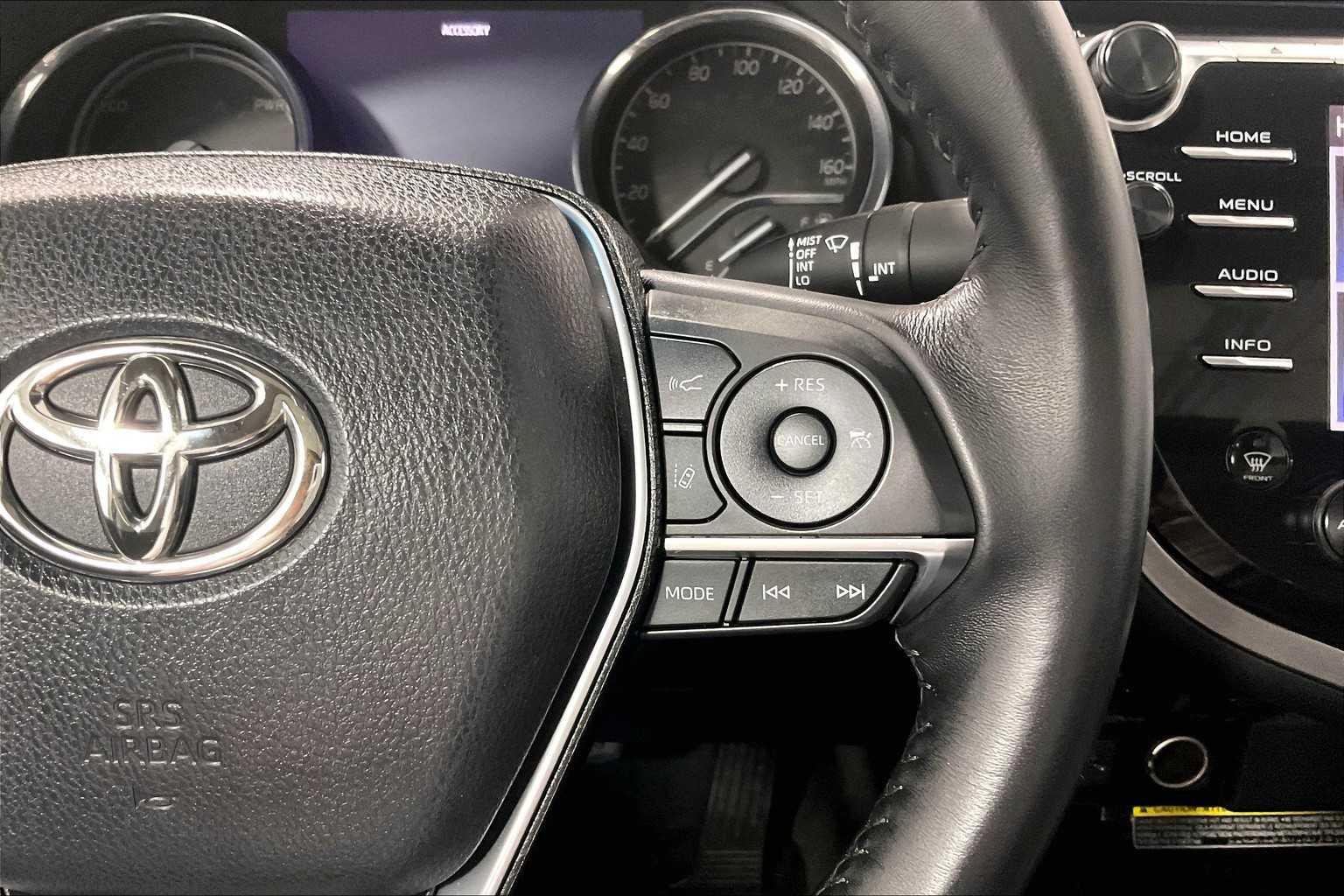 2018 Toyota Camry Hybrid XLE - Photo 24