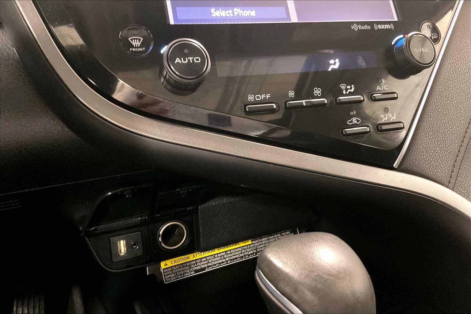 2018 Toyota Camry Hybrid XLE - Photo 26