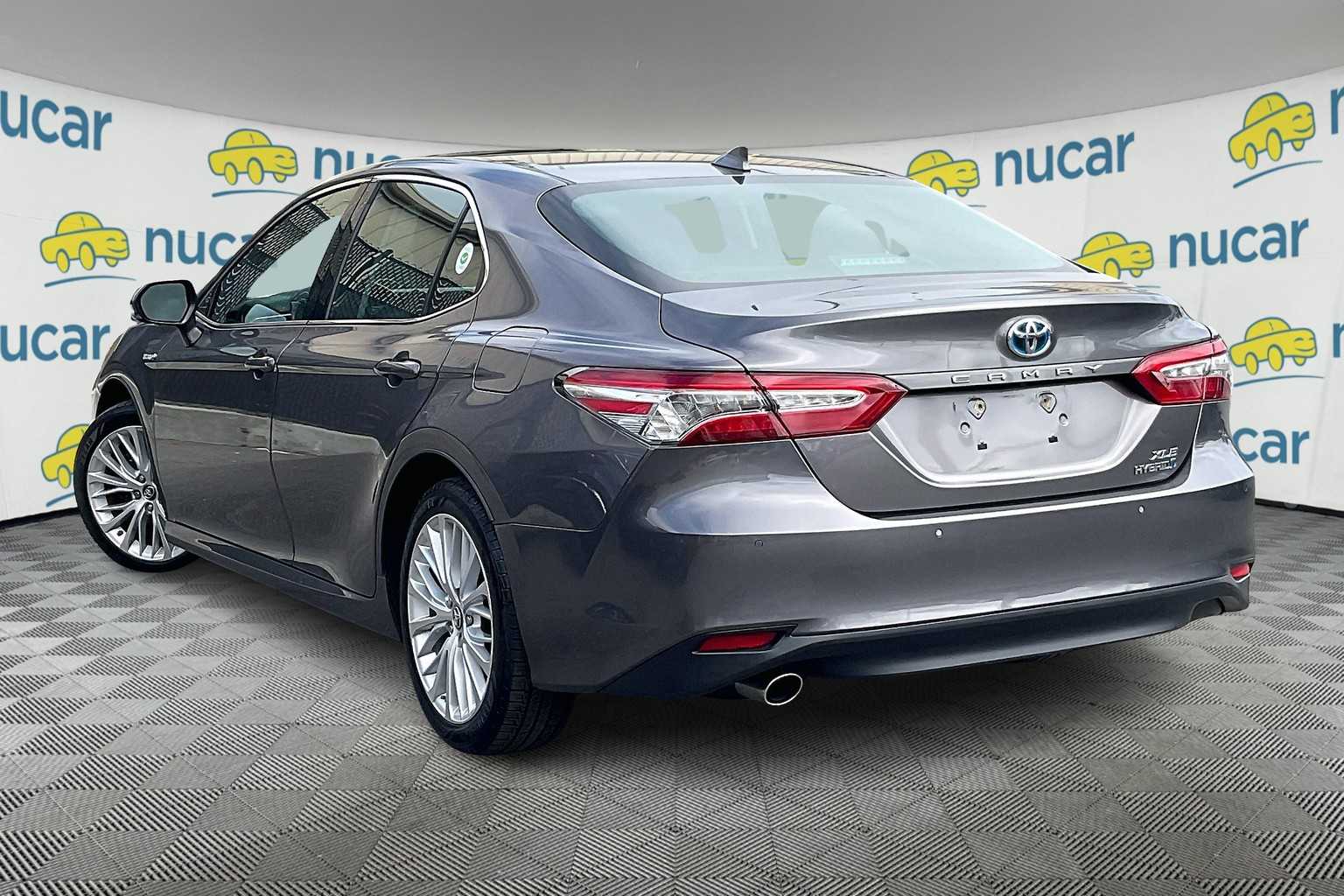 2018 Toyota Camry Hybrid XLE - Photo 4