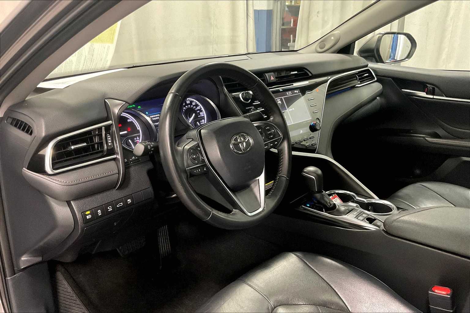 2018 Toyota Camry Hybrid XLE - Photo 8