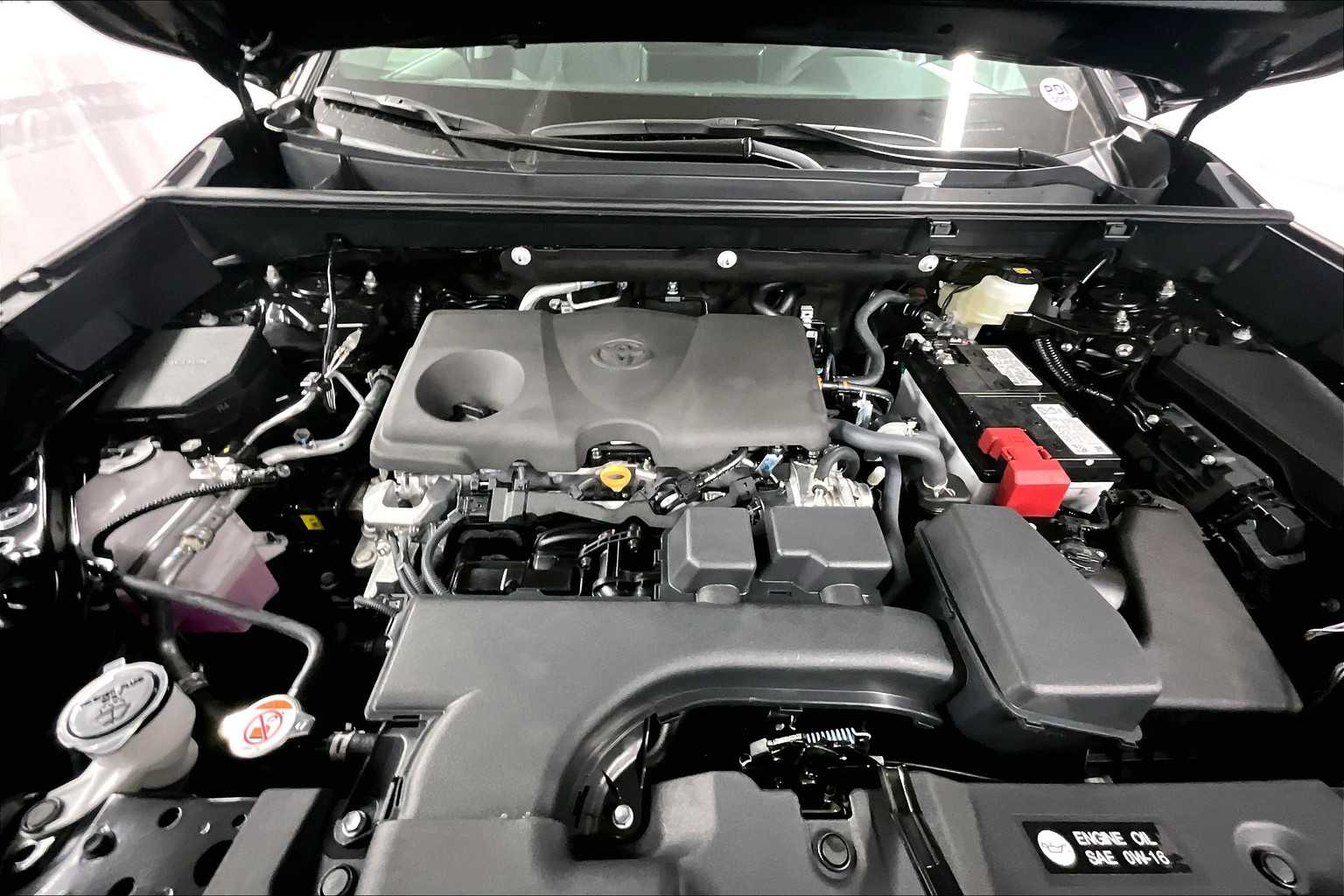 2025 Toyota RAV4 XLE - Photo 16