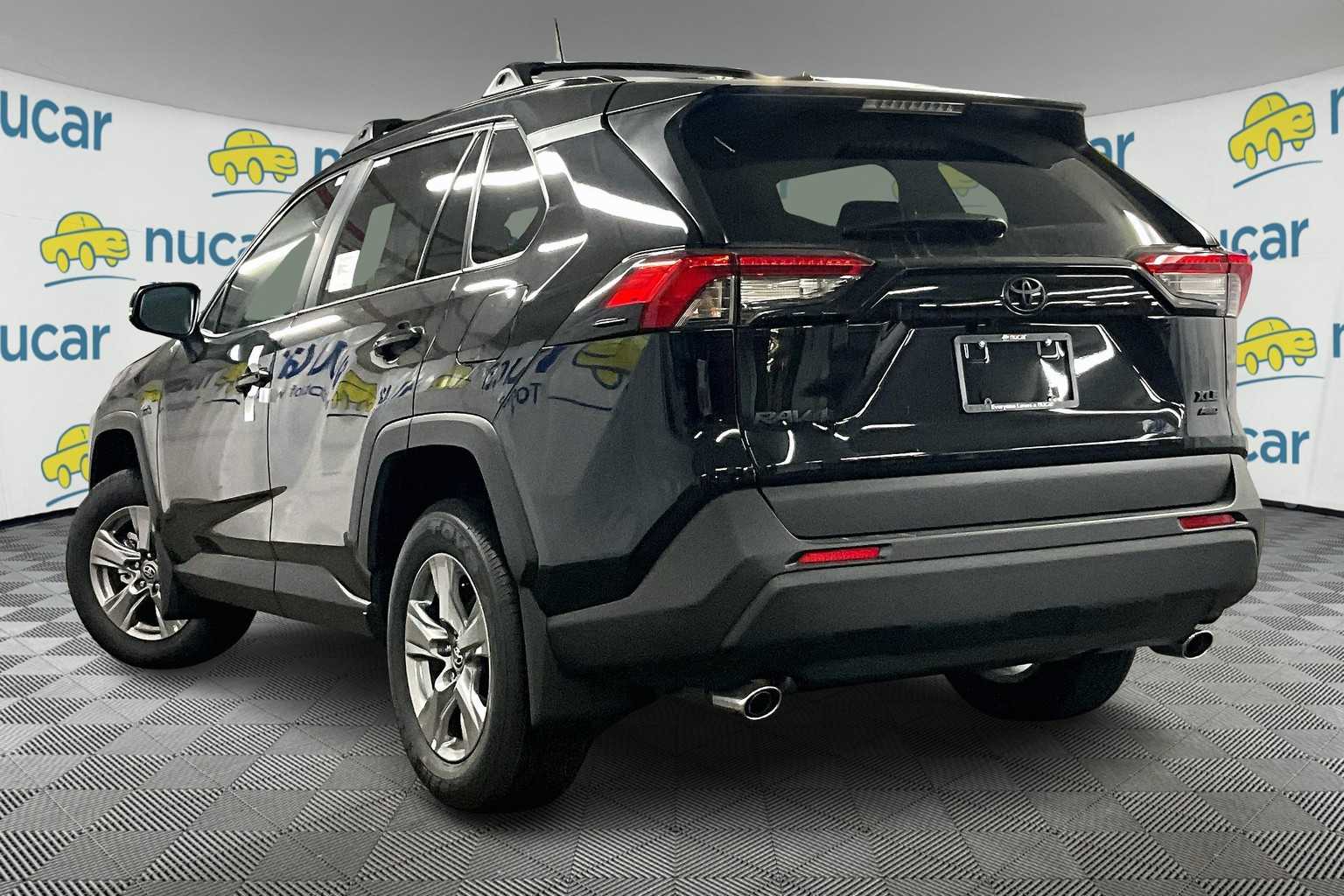 2025 Toyota RAV4 XLE - Photo 5