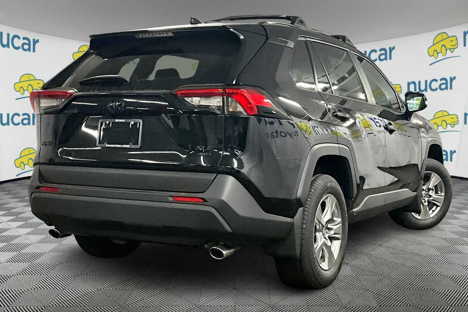 2025 Toyota RAV4 XLE - Photo 7