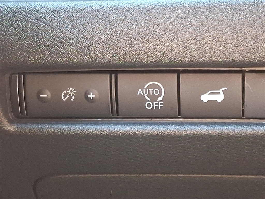 2025 Nissan Rogue SV - Photo 17