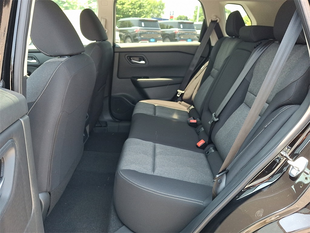 2025 Nissan Rogue SV - Photo 6