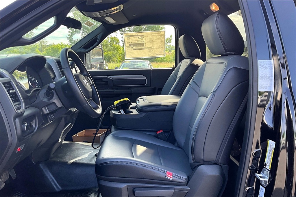2024 Ram 3500 Tradesman - Photo 11