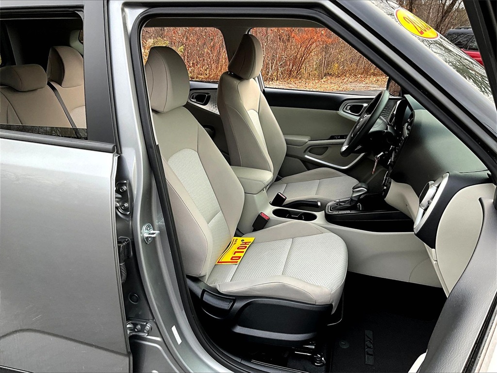 2023 Kia Soul LX - Photo 11