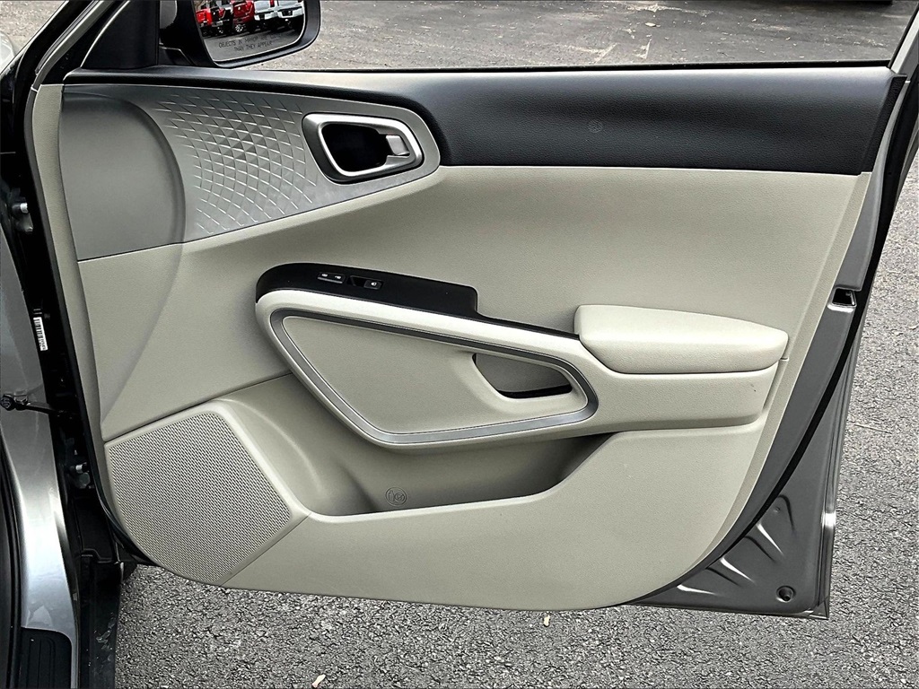 2023 Kia Soul LX - Photo 12