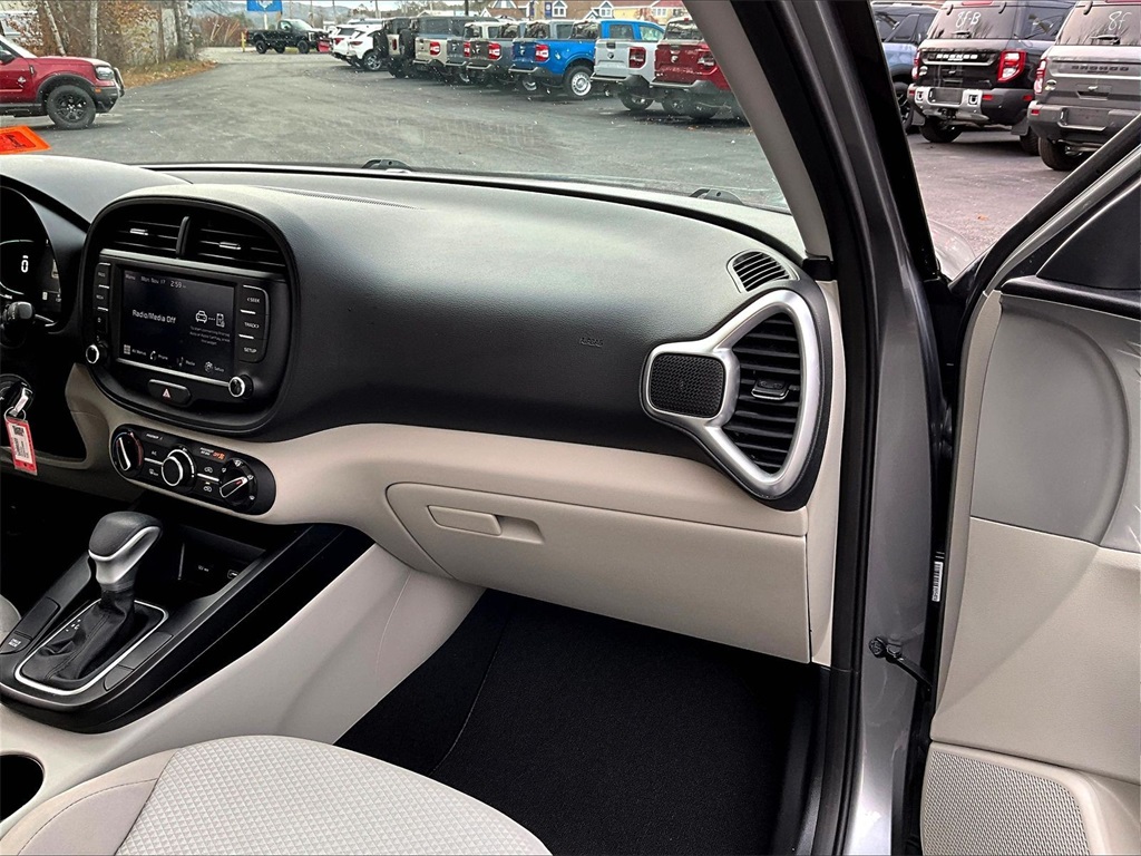 2023 Kia Soul LX - Photo 13