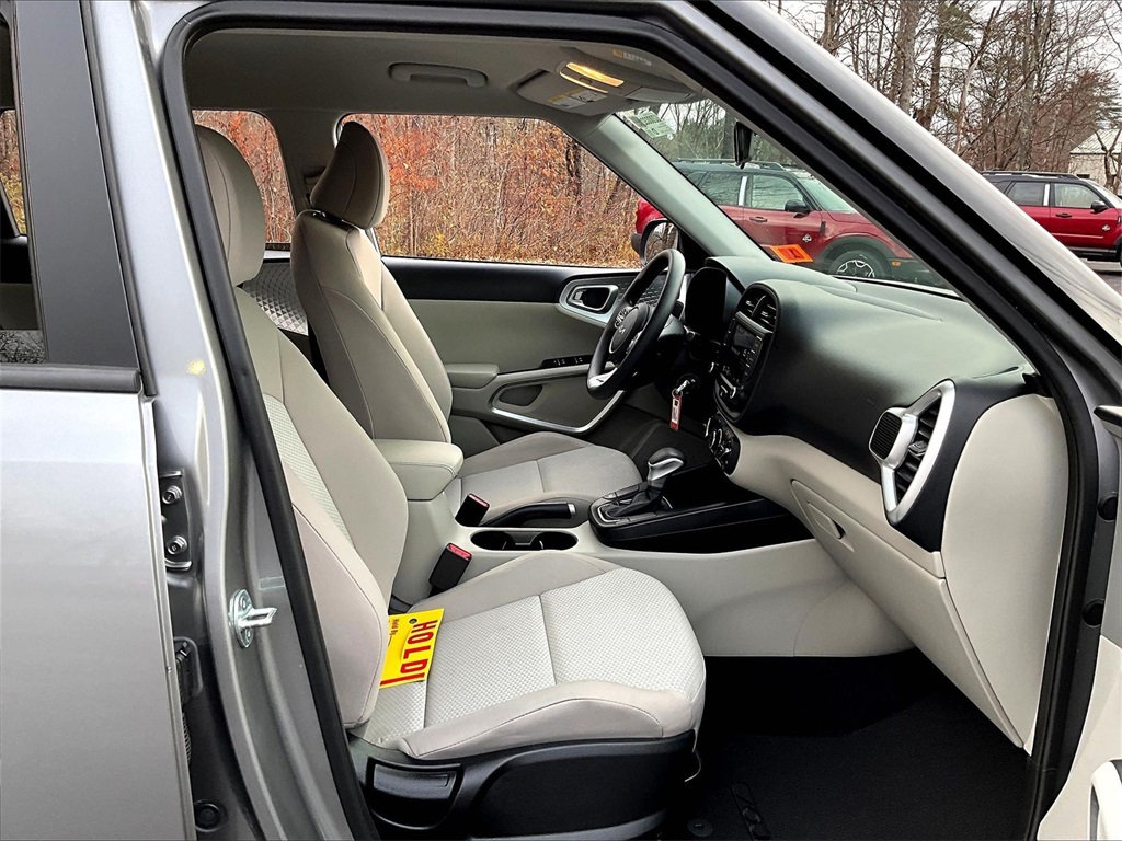 2023 Kia Soul LX - Photo 14