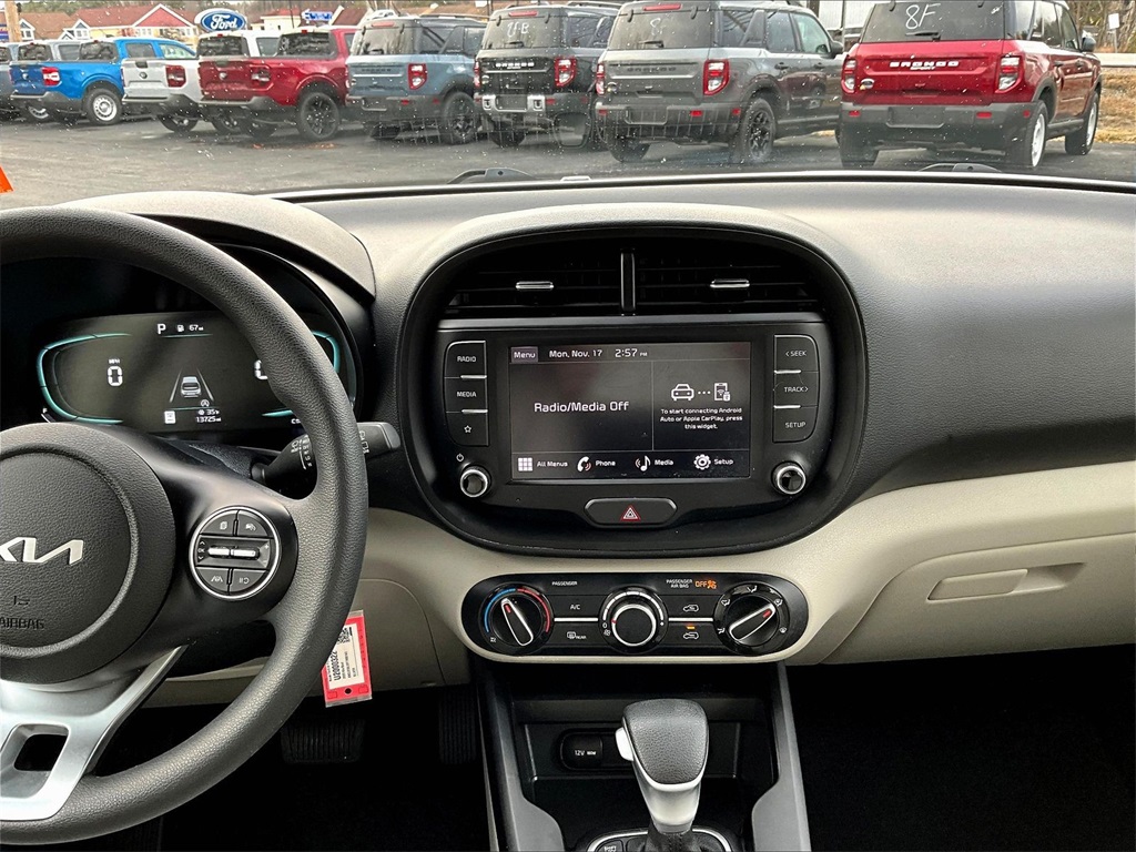 2023 Kia Soul LX - Photo 18