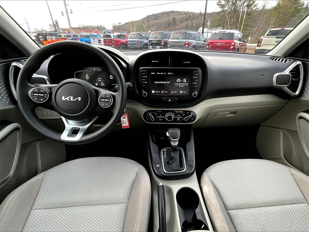 2023 Kia Soul LX - Photo 21