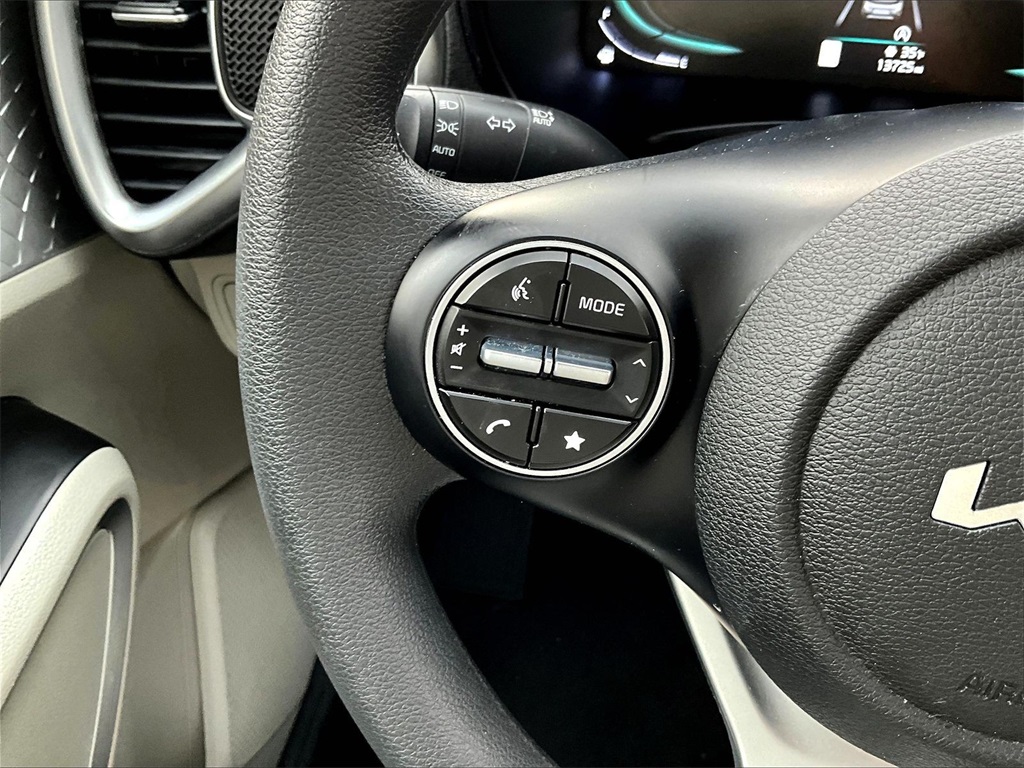 2023 Kia Soul LX - Photo 23