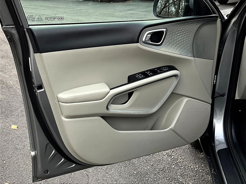 2023 Kia Soul LX - Photo 9