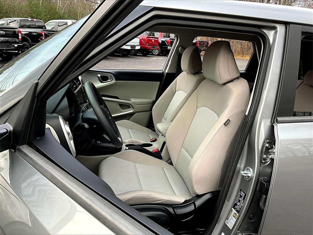 2023 Kia Soul LX - Photo 10