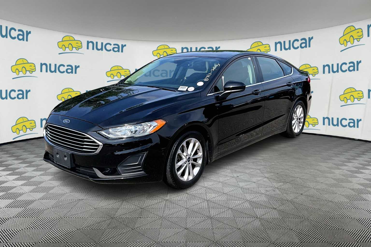 2019 Ford Fusion SE - Photo 2