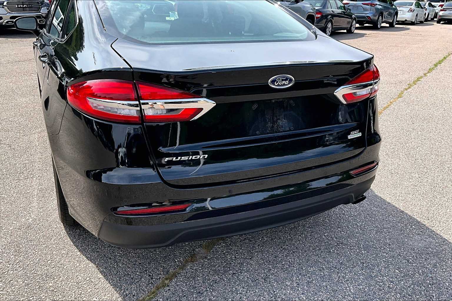 2019 Ford Fusion SE - Photo 7