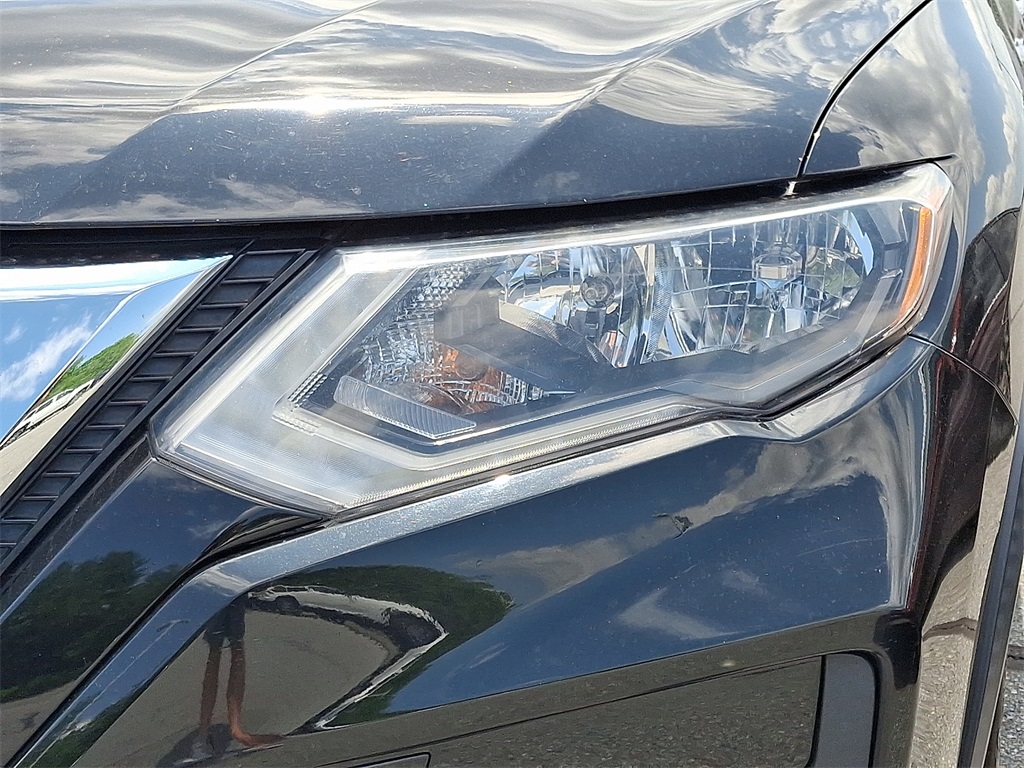 2017 Nissan Rogue SV - Photo 8