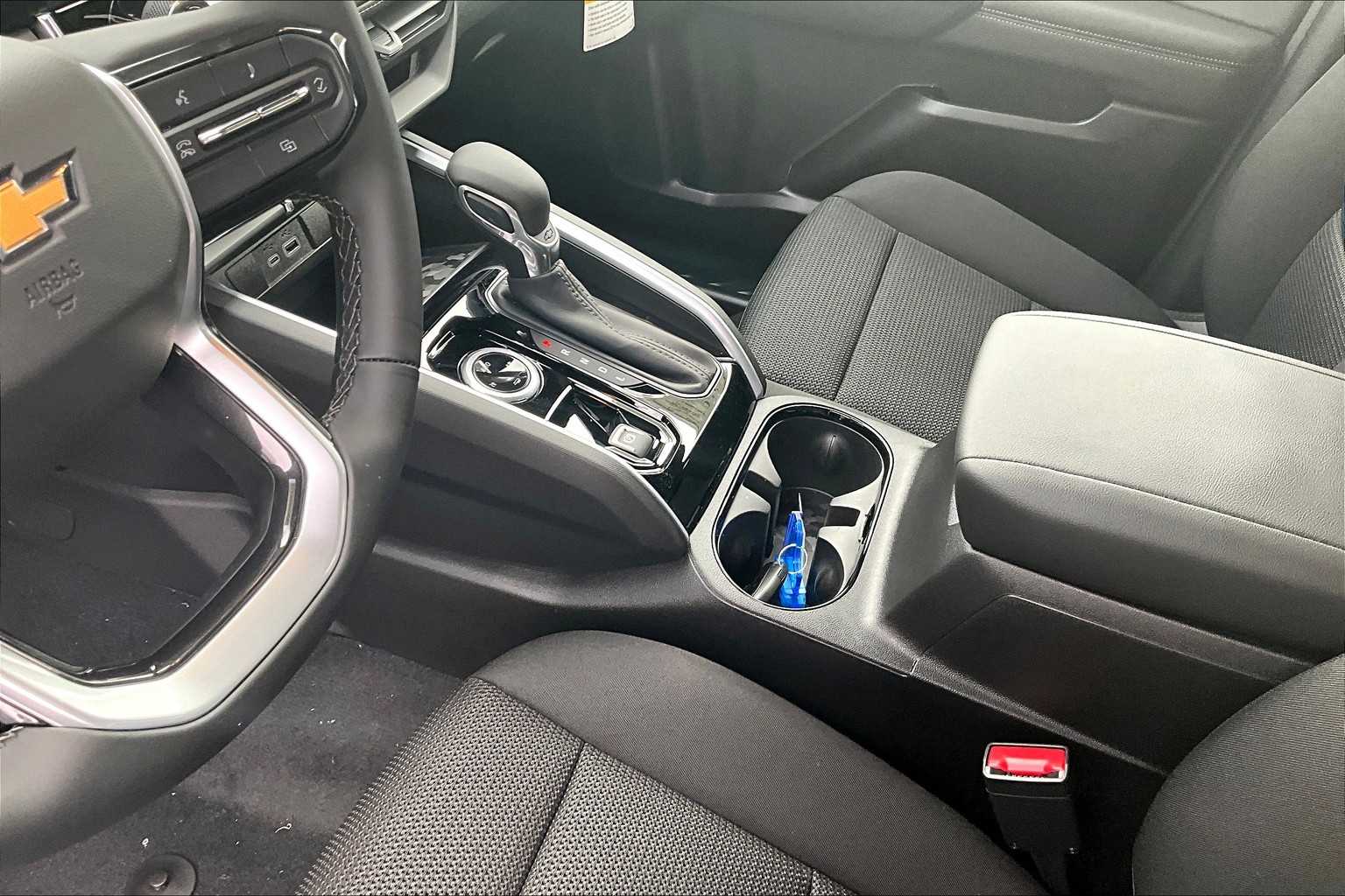2025 Chevrolet Colorado 4WD LT - Photo 14