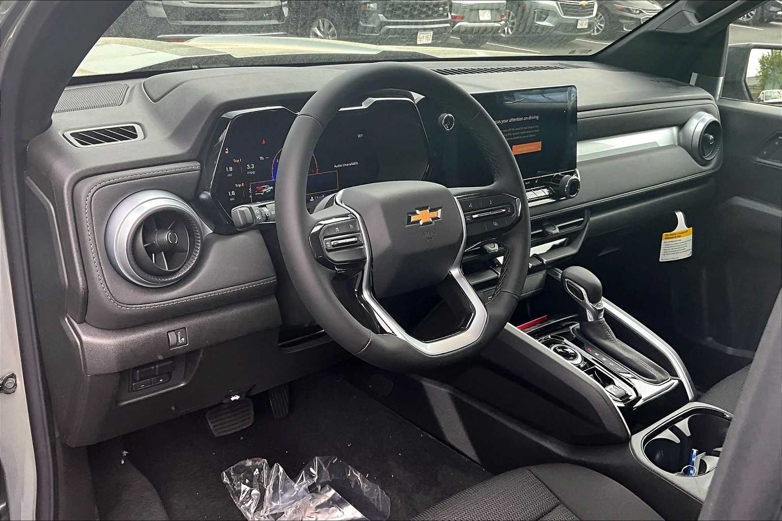 2025 Chevrolet Colorado 4WD LT - Photo 9