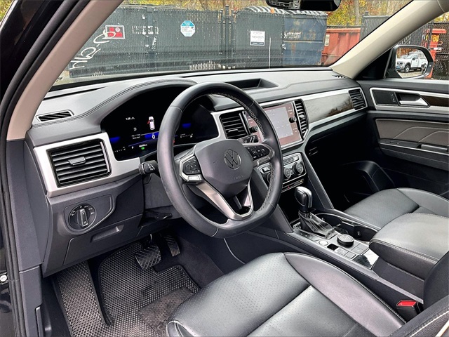 2022 Volkswagen Atlas 3.6L V6 SE w/Technology - Photo 14