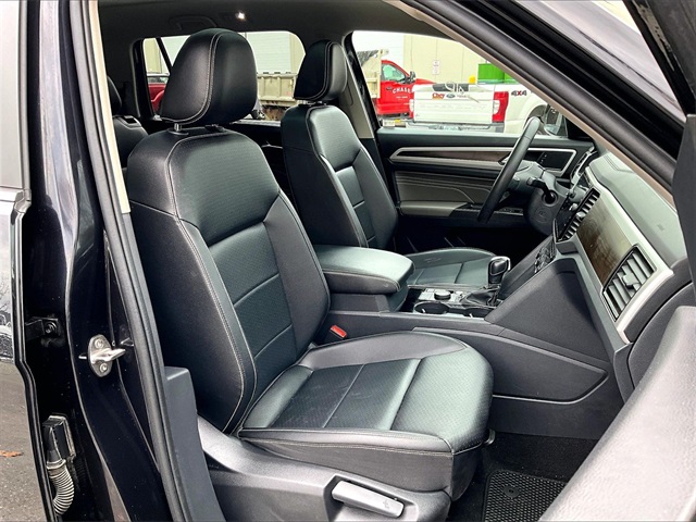 2022 Volkswagen Atlas 3.6L V6 SE w/Technology - Photo 7