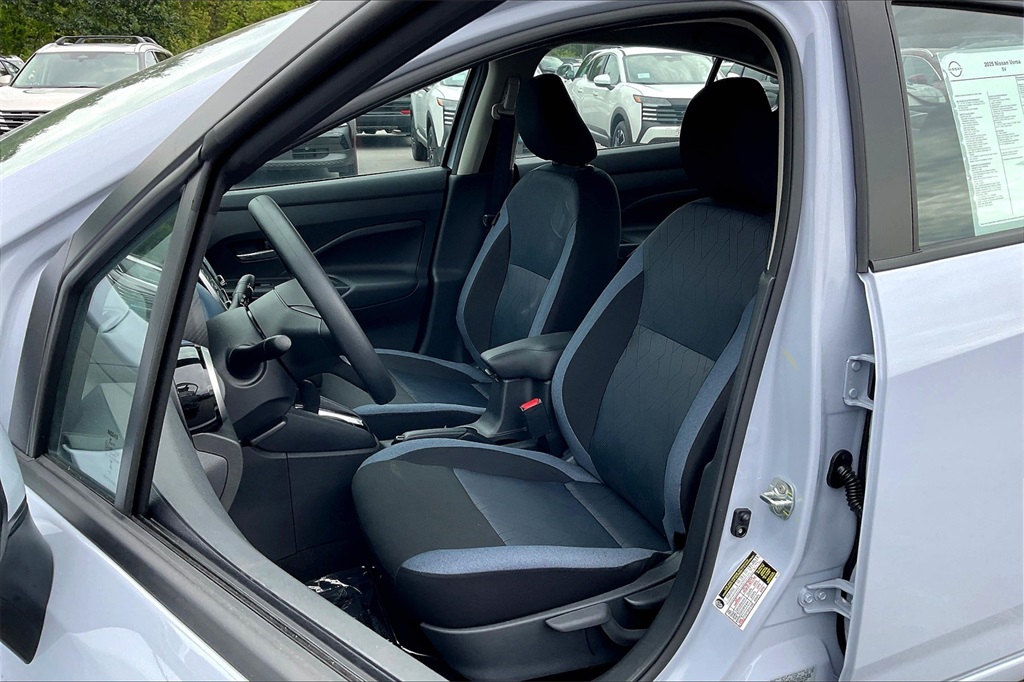 2025 Nissan Versa 1.6 SV - Photo 11