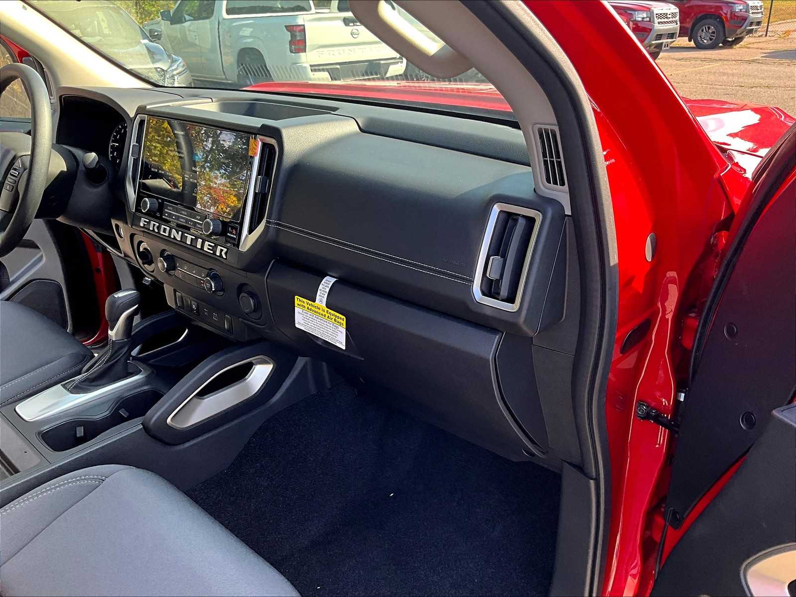 2025 Nissan Frontier SV - Photo 11