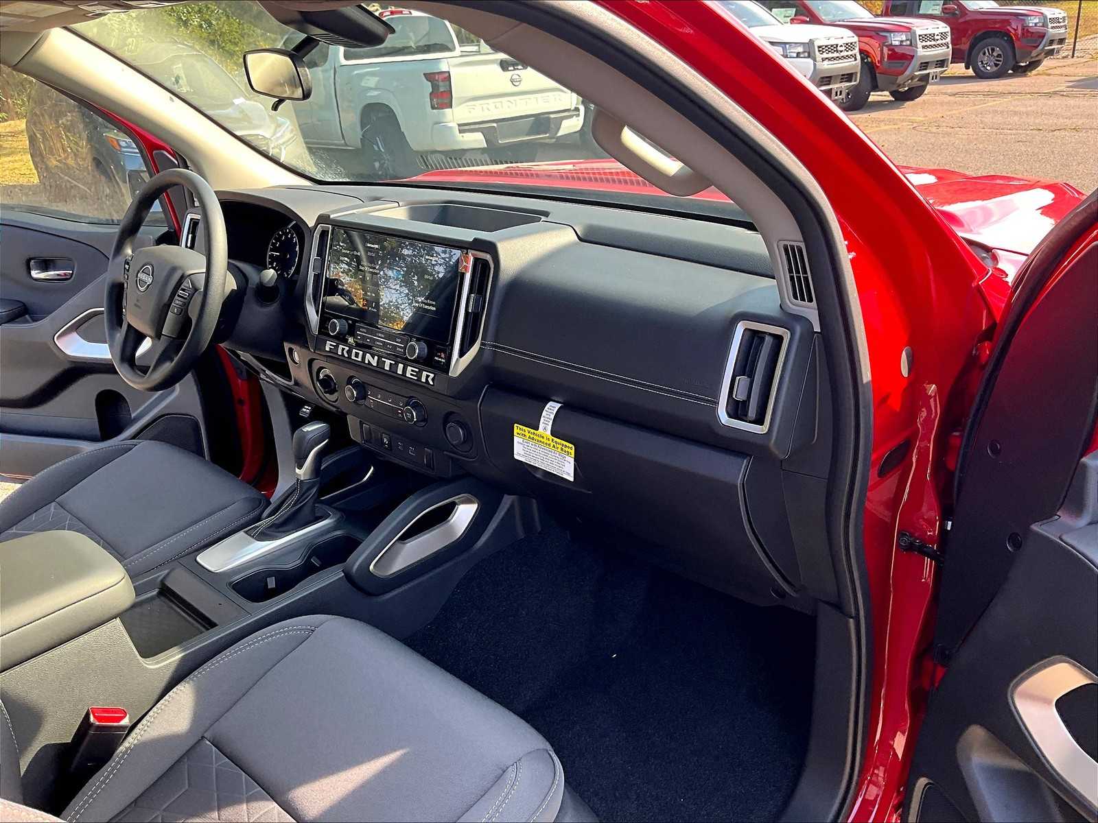 2025 Nissan Frontier SV - Photo 12