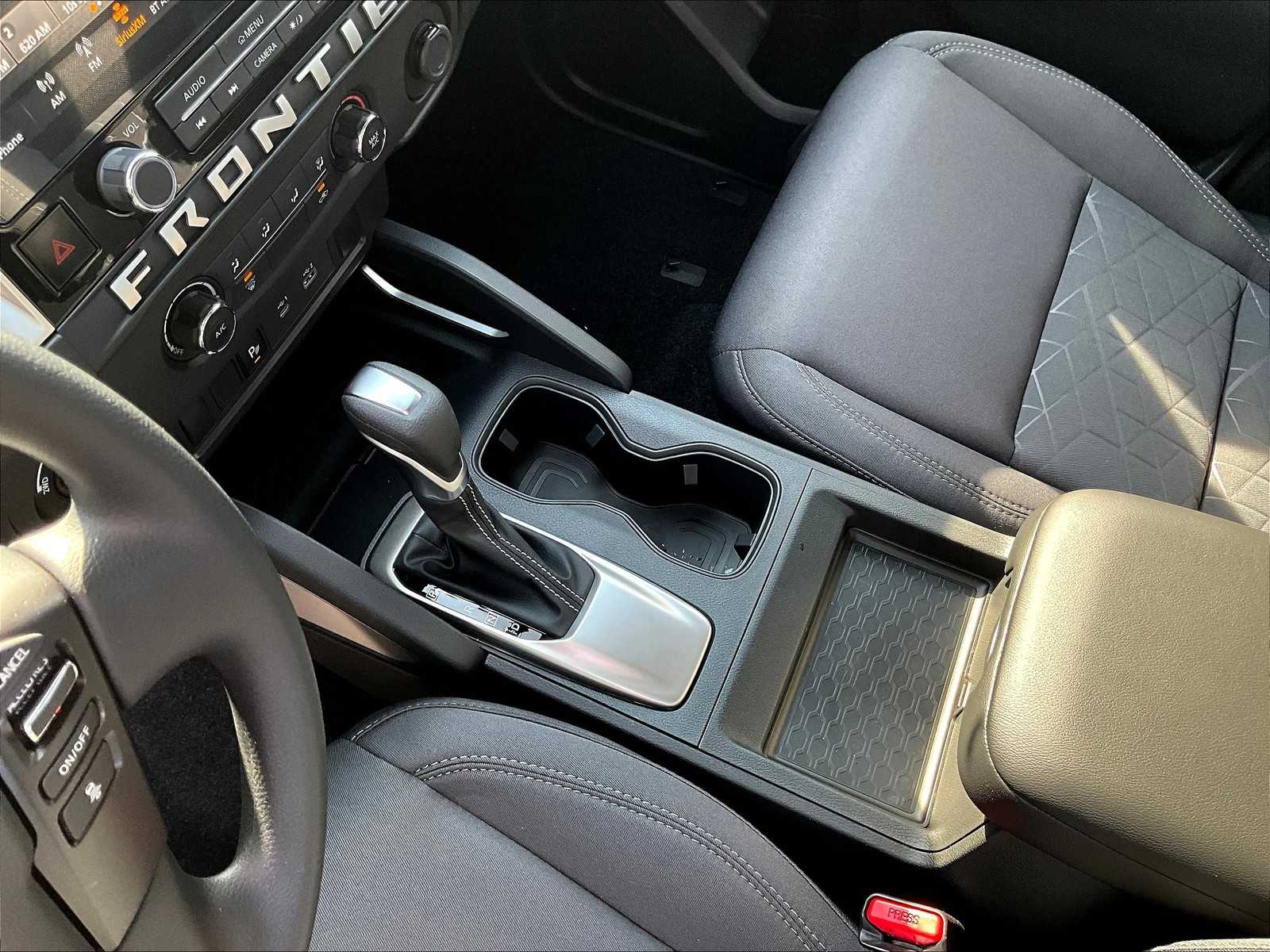 2025 Nissan Frontier SV - Photo 16