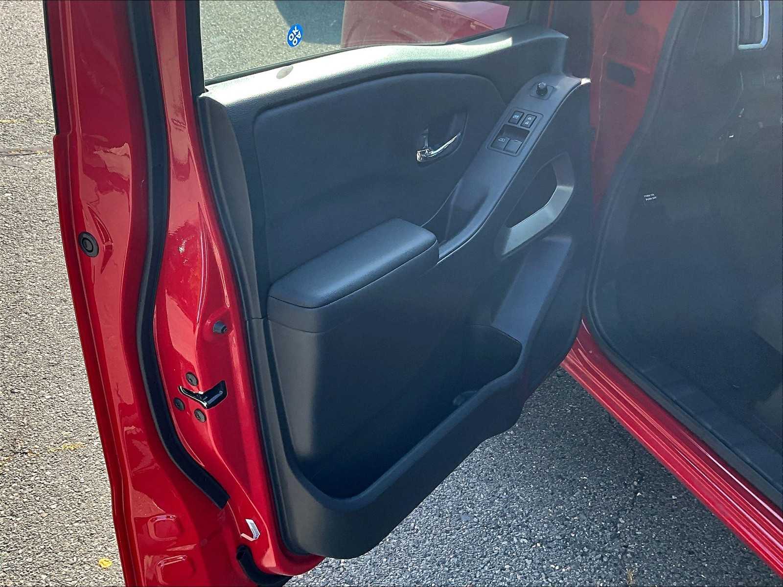 2025 Nissan Frontier SV - Photo 8