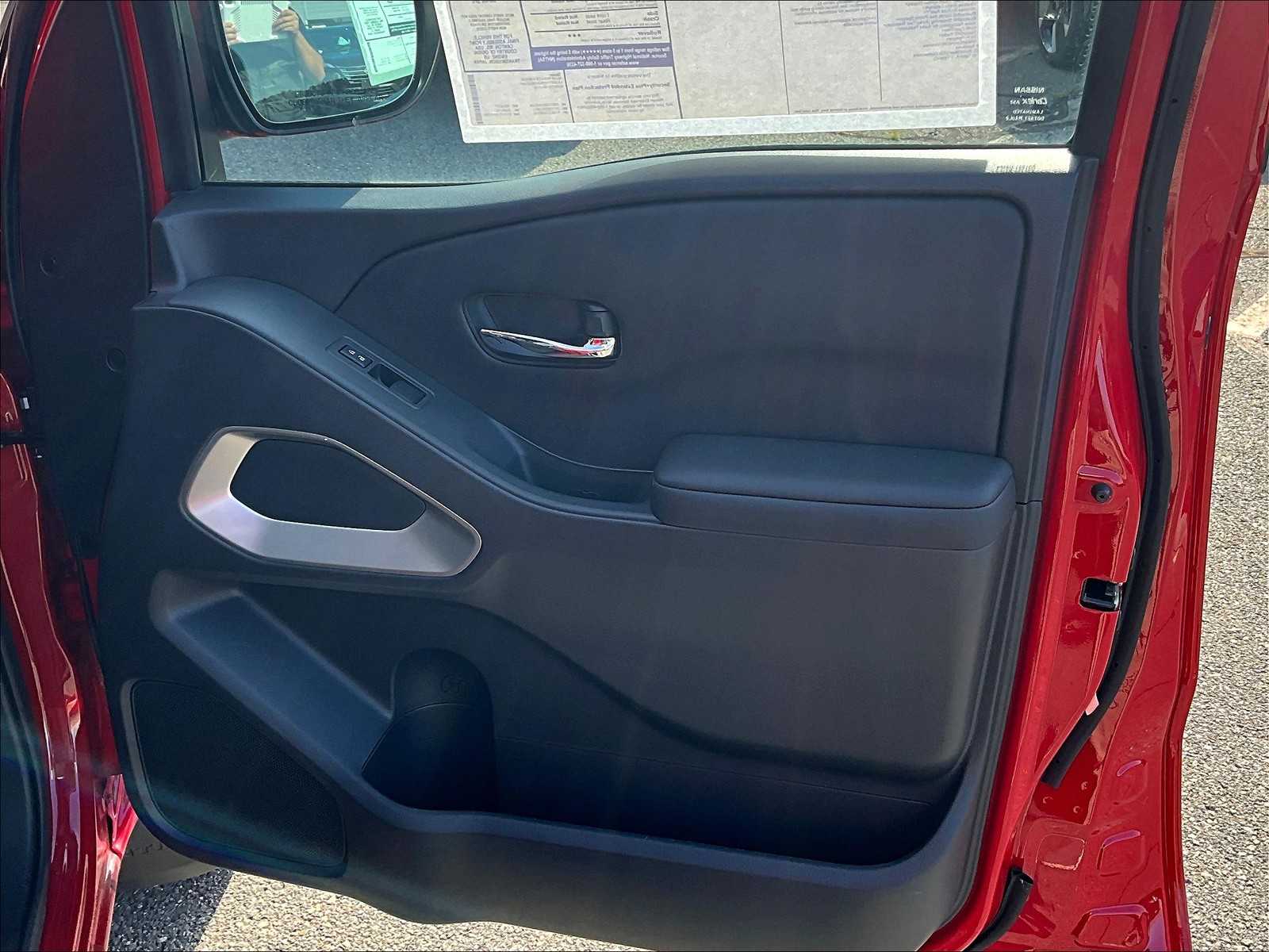 2025 Nissan Frontier SV - Photo 10