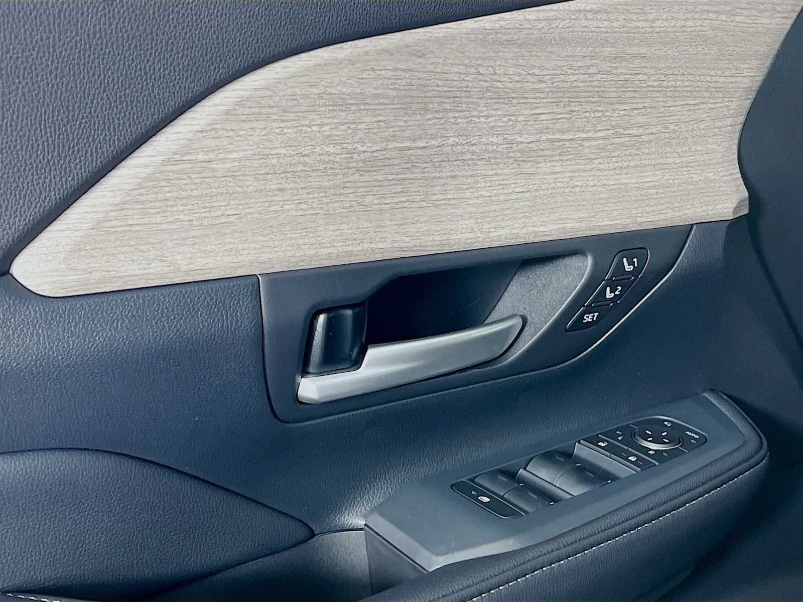 2025 Toyota Grand Highlander Limited - Photo 16