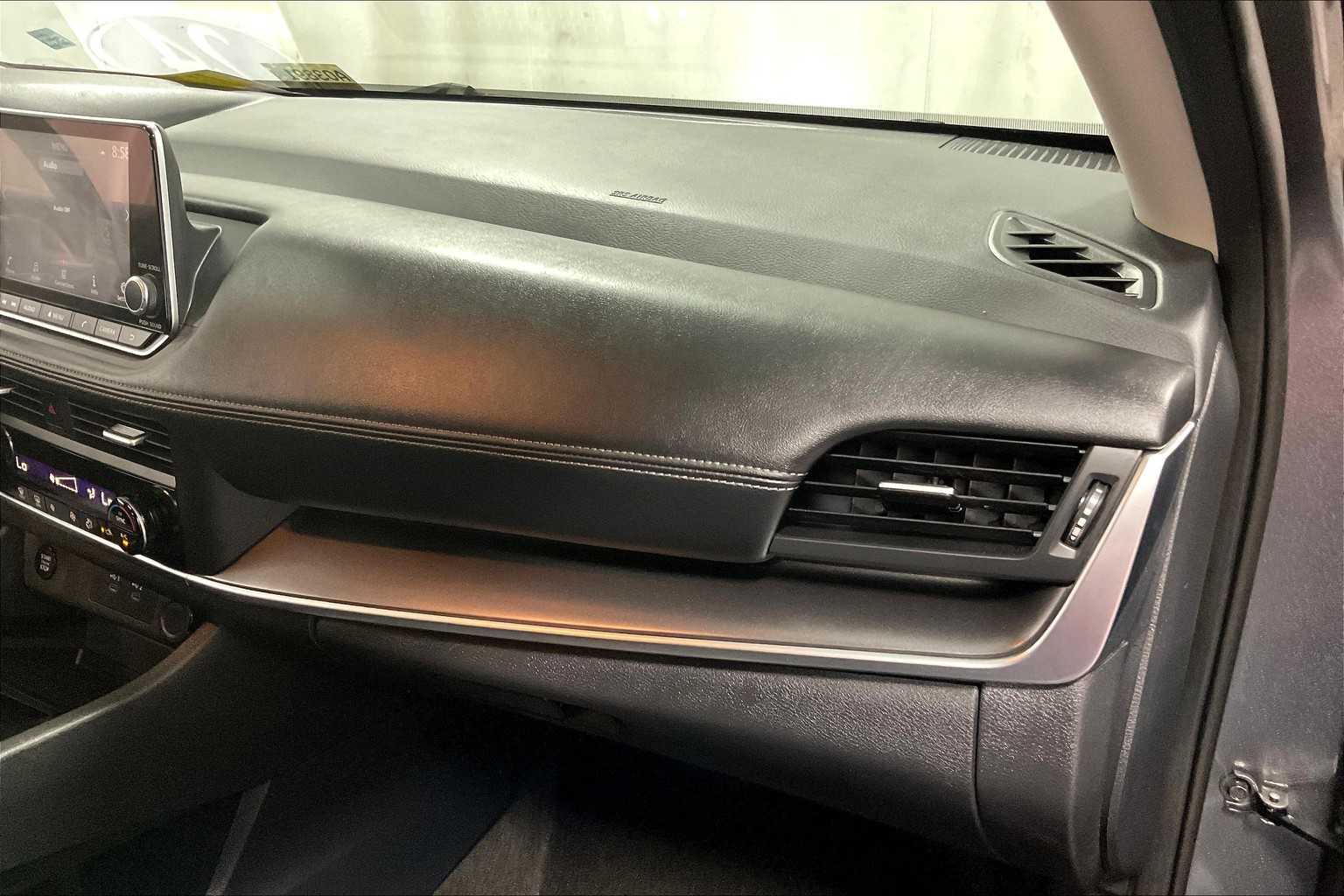 2024 Nissan Rogue SV - Photo 13