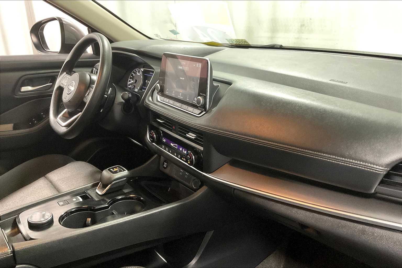 2024 Nissan Rogue SV - Photo 14