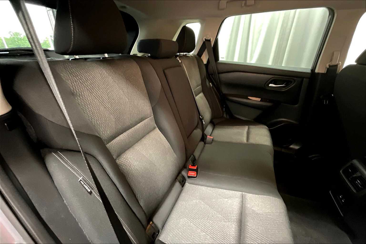 2024 Nissan Rogue SV - Photo 16