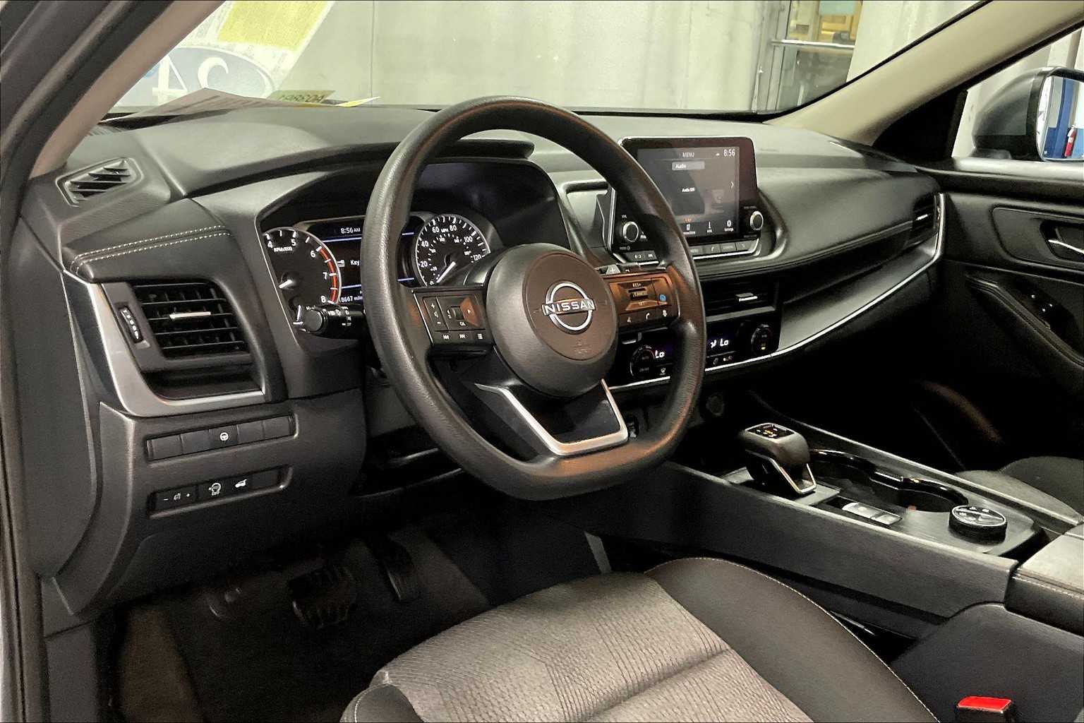 2024 Nissan Rogue SV - Photo 8