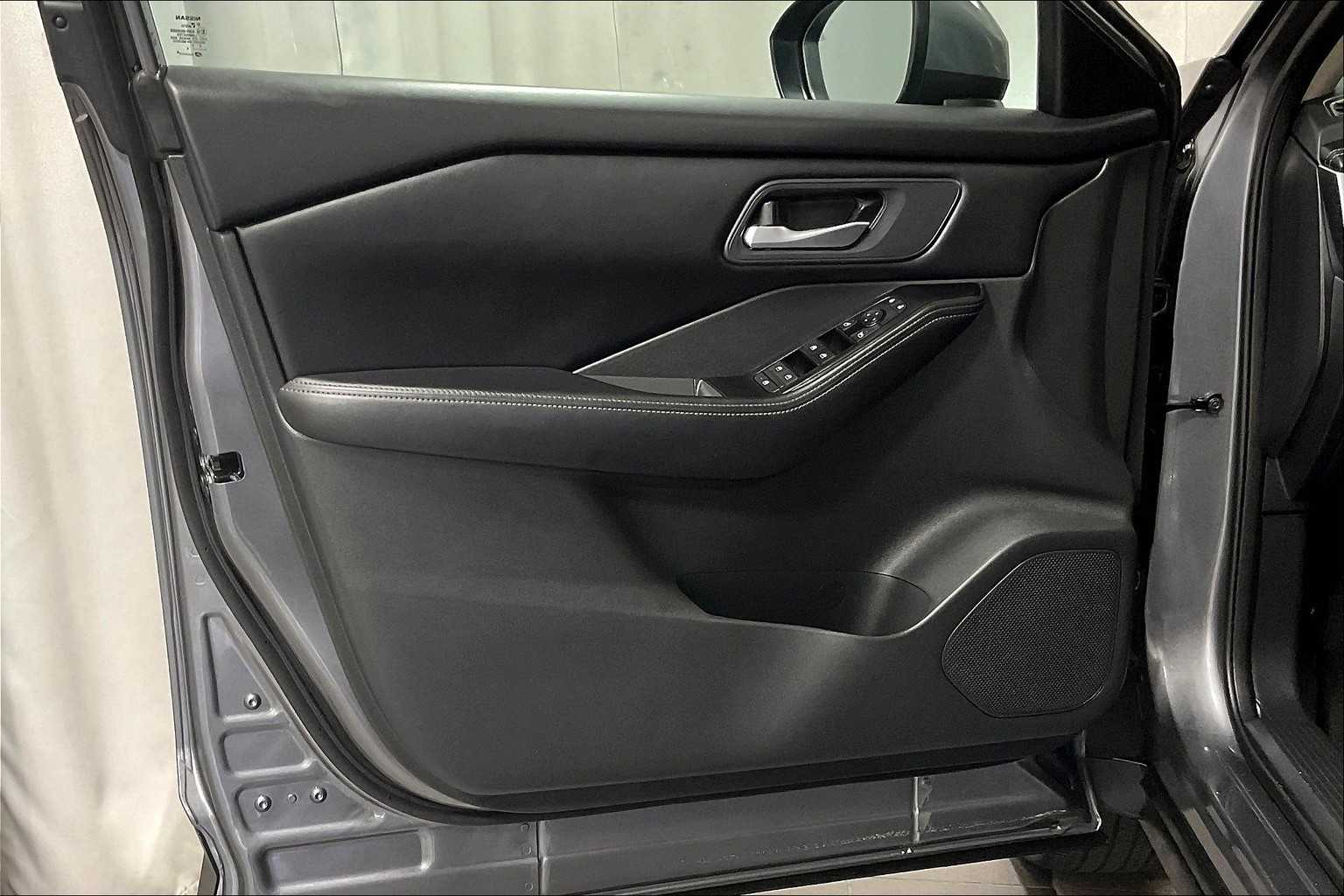 2024 Nissan Rogue SV - Photo 9