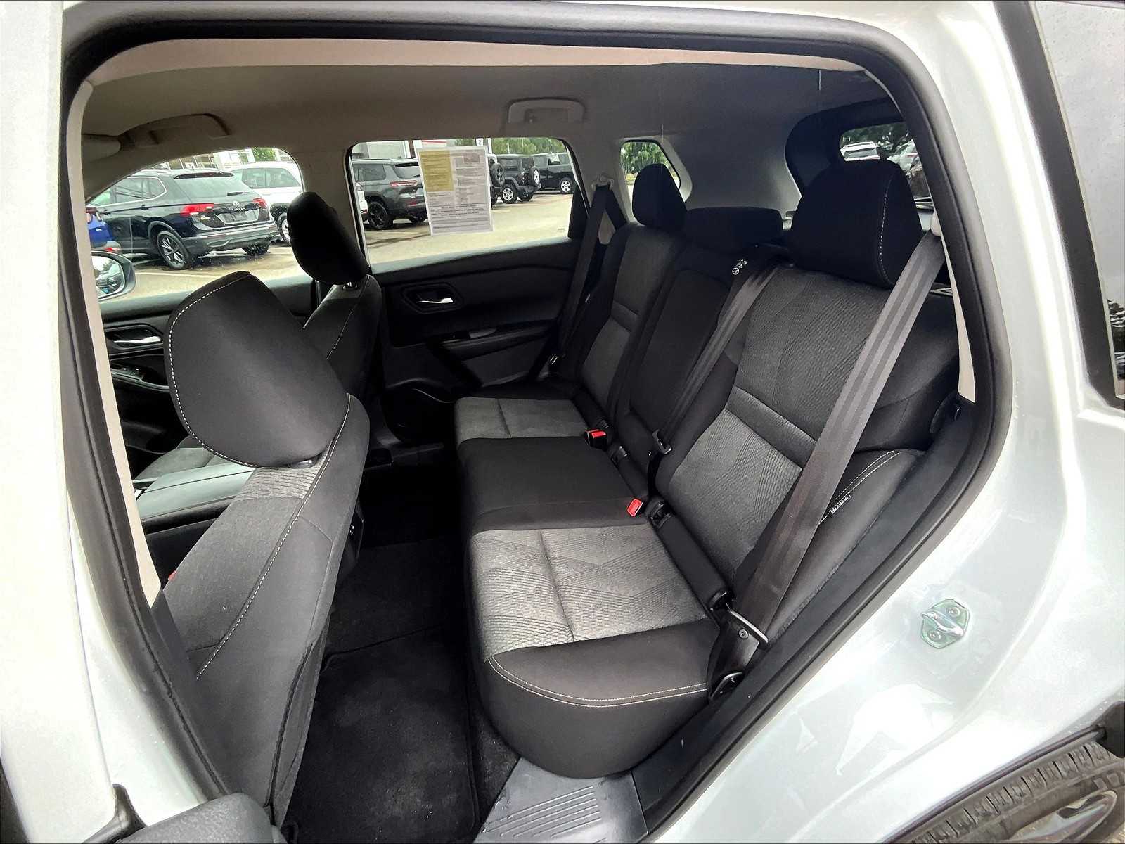 2025 Nissan Rogue SV - Photo 15