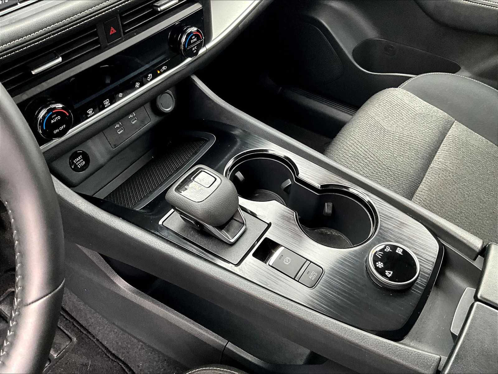 2025 Nissan Rogue SV - Photo 20