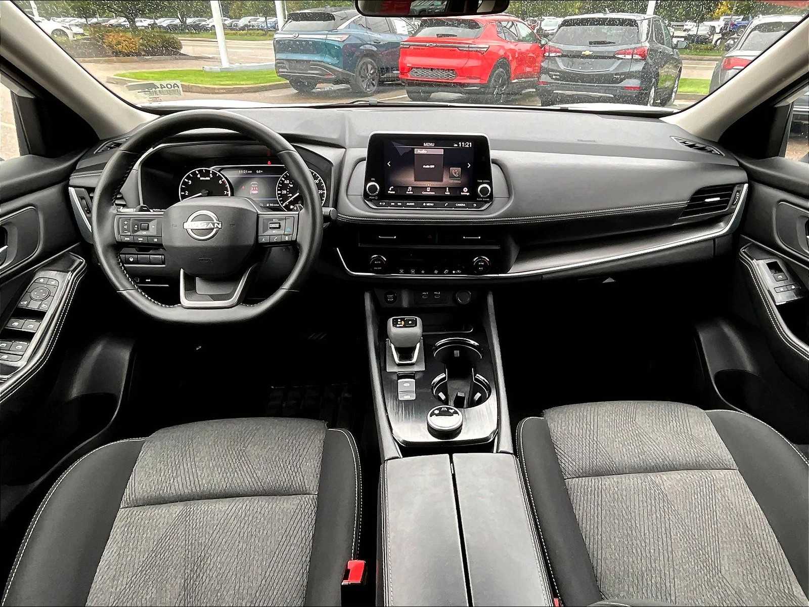 2025 Nissan Rogue SV - Photo 21