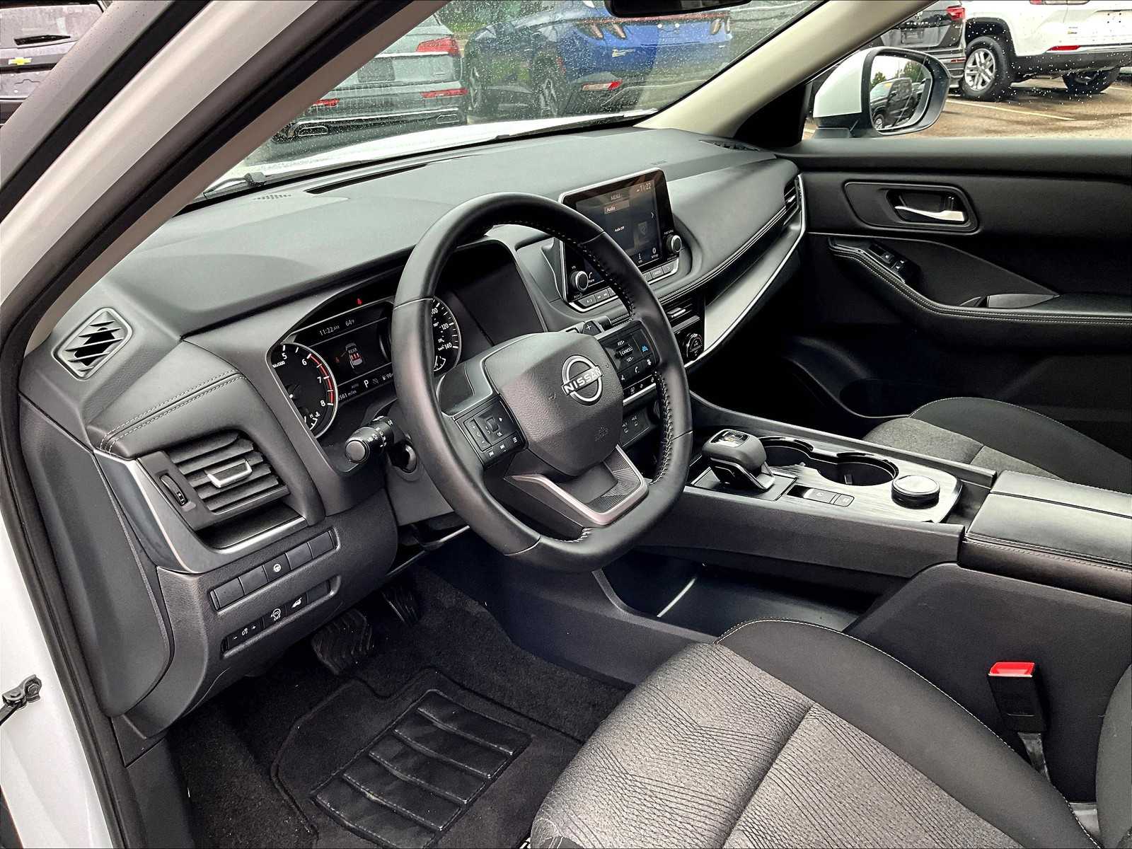 2025 Nissan Rogue SV - Photo 8