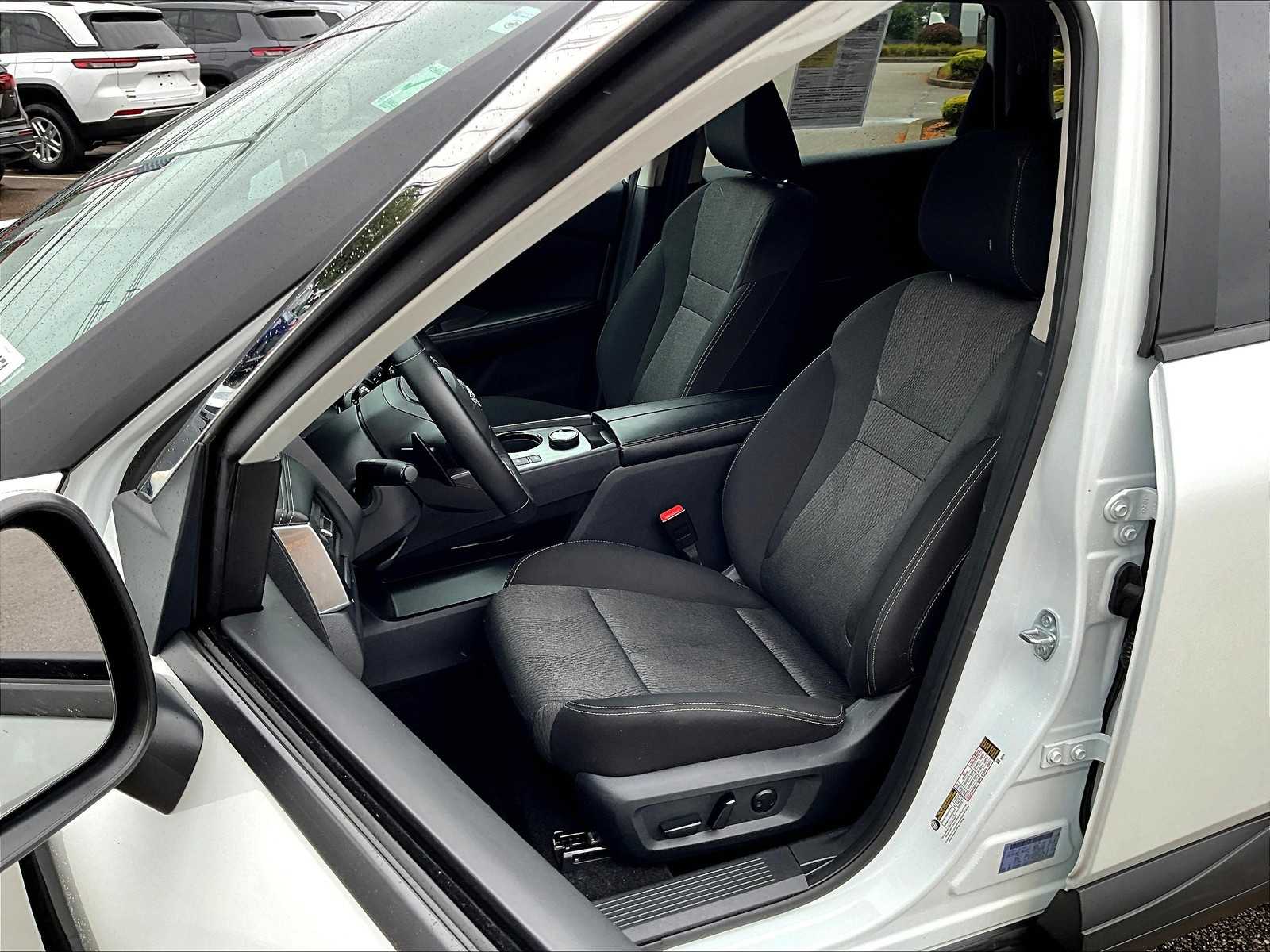 2025 Nissan Rogue SV - Photo 10